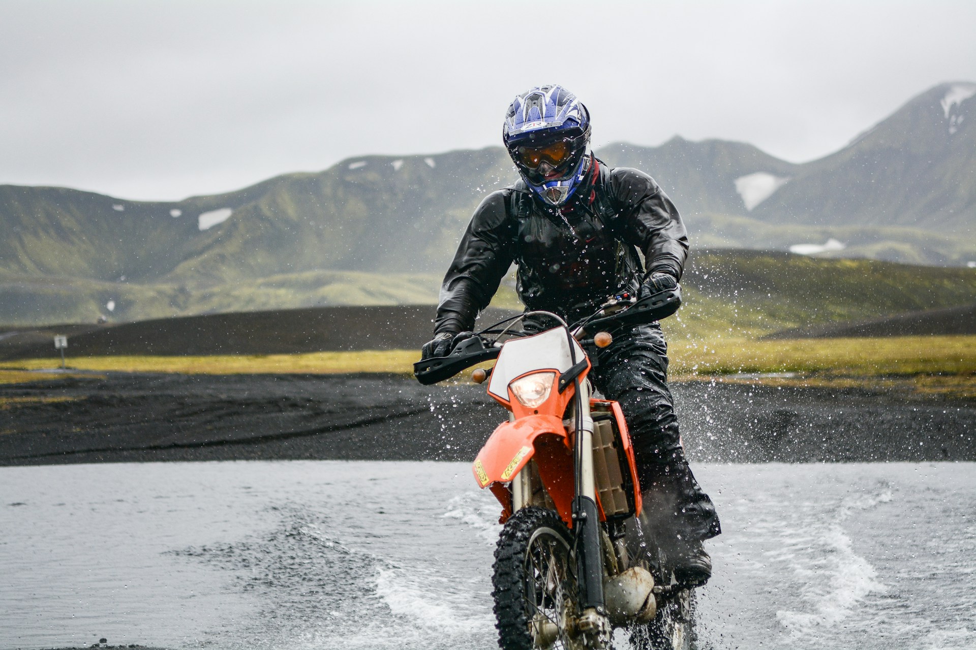 Quer pilotar pela Austrália? Saiba como tirar a habilitação de moto